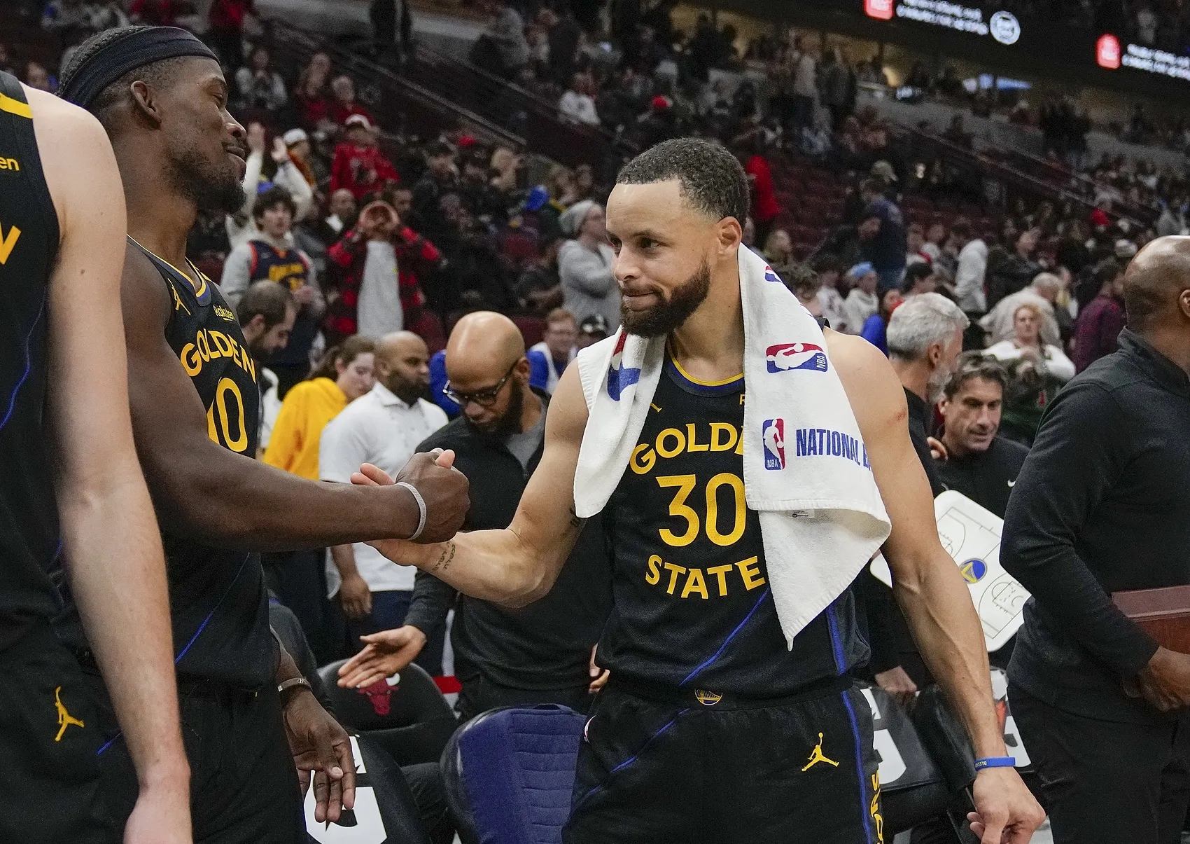 关于库里官方宣布锐不可当新规，巴黎圣日耳曼引发争议！的信息