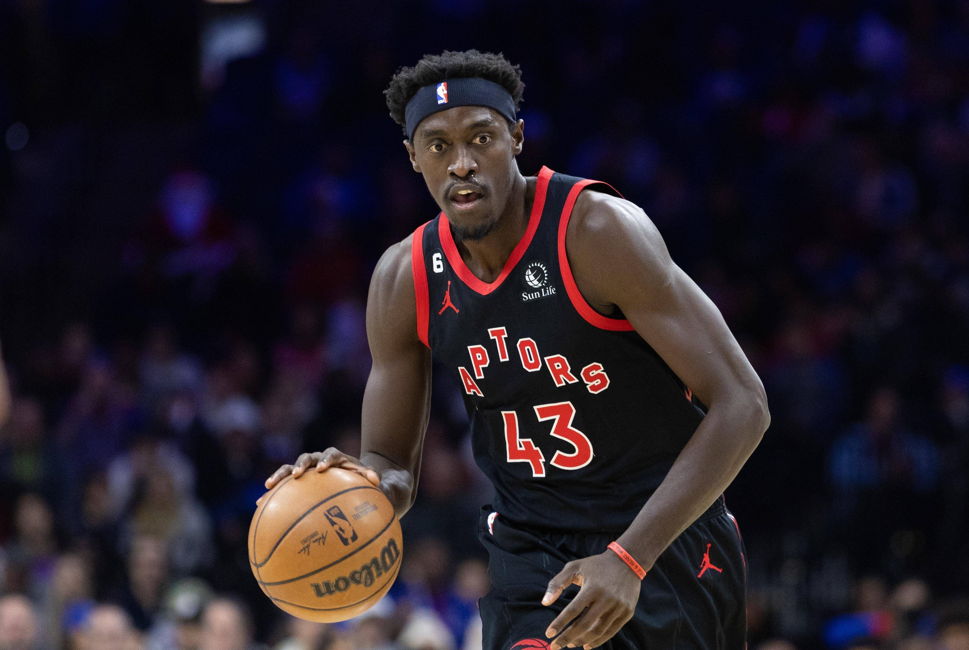 西亚卡姆意外战胜中国队，刷新纪录引爆全场！赛场气氛高涨(詹姆斯连续8年带队打进总决赛)